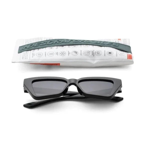 INDESCRATCHABLE Loop Sunglasses Black - Picture 3 of 3